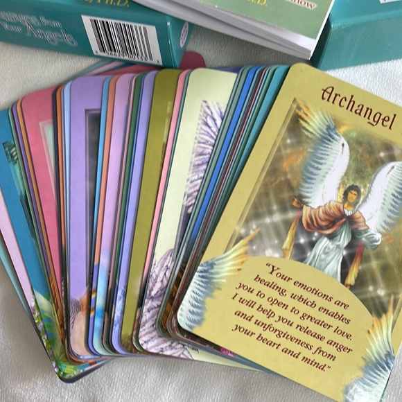 Messages from Your Angels Doreen Virtue Oracle Cards - Picture 5 of 6